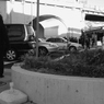 様々な車と色々な人々