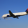 「良い空～」DELTA 777-200 N864DA   到着です