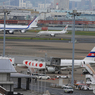 「曇り」羽 田 空 港 の 風 景 を 見 る