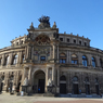 ドイツ（８９４）ドレスデン　ゼンパーオーパー劇場と青い空