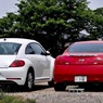 写真エッセイ：紅白の尻：Red and white cars