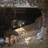 眠に入る窯小屋
