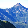 三俣蓮華岳より望む端正な山容の笠ヶ岳(2897m)