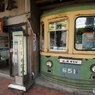 江ノ電651型車両に並ぶ老舗の和菓子店舗！