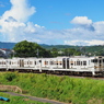 白い電車と青い空