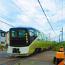 広～い踏切に長～い列車が来た