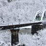 雪彩の中を