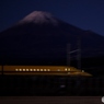 夕暮れの富士山と突如現れたドクターイエロー！
