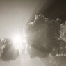 雲を引き裂く光