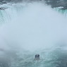 カナダ滝に突き進む｢霧の乙女号」