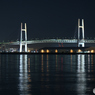 夜の横浜ベイブリッジ