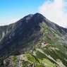 後ろを振り返って、北岳と山荘