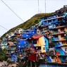 Valley of color の家々。各家が協力して壁に色を塗ったのだろうか？