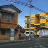 写真エッセイ：わが町点描８：黄色いアパート：NTW566