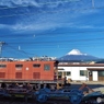 岳南富士岡駅と富士山