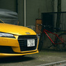写真エッセイ：谷根千ウォーク20：イエローカーとレッドバイク