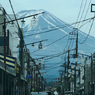 写真エッセイ：冠雪の富士 Photo Trip10：町を覆う富士