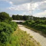 橋と鉄塔と水のない川（6月28日）