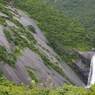 岩の山々