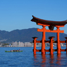 海にそびえたつ鳥居