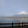 富士の麓の湖にて