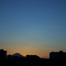 夕日と富士山と人工物