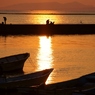 釣り人たちと夕照