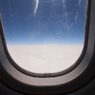 明るい空の上