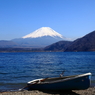 湖から見た富士山