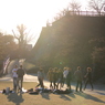 公園で遊んでる外人たち