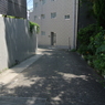 木漏れ日の坂道