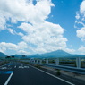 夏空のもとドライブ