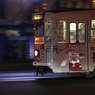 疾走する函館路面電車