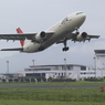 JAL A300-600R くもりの出雲空港を飛び立つ