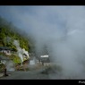 湯けむり煙る町