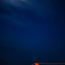 夜の豪華客船と月