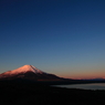 朝焼けの富士山と山中湖