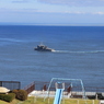 家の隣に海上自衛隊の船が来る光景