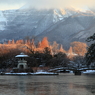 厳寒の朝の池景色