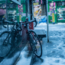 ある雪の日の秋葉原(自転車と佇む)