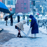 ある雪の日の秋葉原(雪かき)