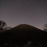 榛名山と木々と星空