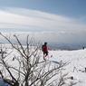 登山者行き交う、冬の伊吹山。