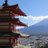 忠霊塔と富士山　