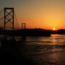 鳴門大橋と夕陽