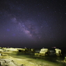 水辺の風景のある惑星から天の川を臨む