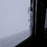 外は吹雪