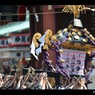 朝陽が神輿をさす