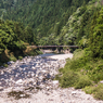 高見地区上流の大知摩吊橋