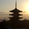 夕日と寺